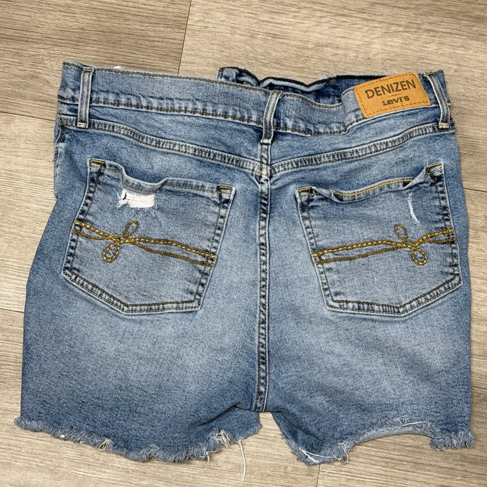 Denizen from Levi's Light Blue Jean Shorts Distressed Size 13 - W31